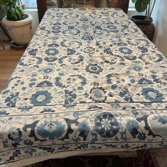 Pottery Barn Penelope Suzani Quilt Blue Queen 92" x 88" - Picture 1 of 11